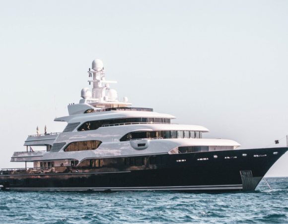 LUXURY YACHT RENTAL (DUBAI)