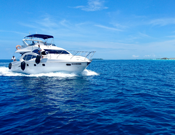 Medium Luxury Yacht Rental (Dubai)